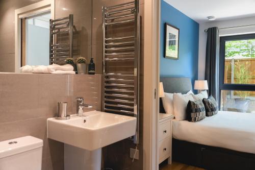 Ένα μπάνιο στο Your Space Apartments - Eden House
