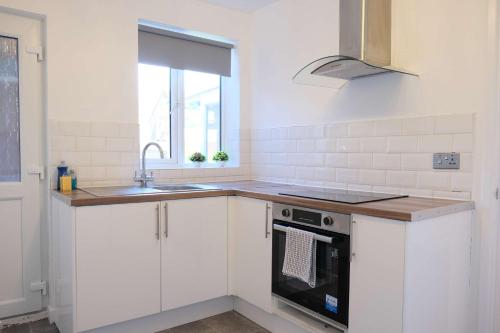 Gallery image of Fabulous 3 Bedroom Home with Parking in Bedford in Bedford