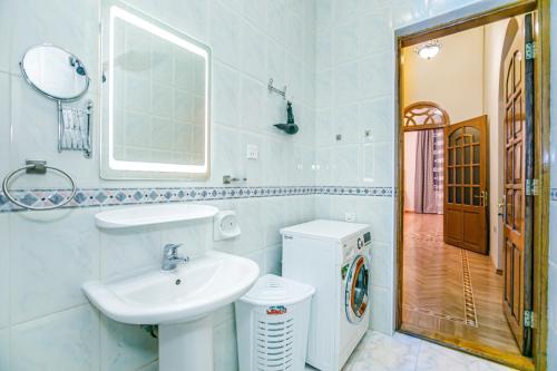 Bany a ZENFT Apartment