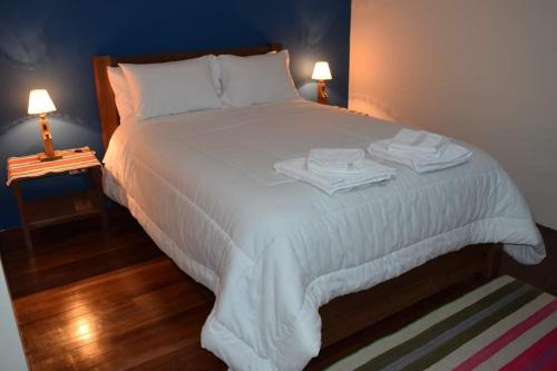 a large white bed with towels on top of it at Casa de la Luna in Comunidad Yumani