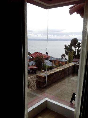a view of the ocean from a window at Casa de la Luna in Comunidad Yumani