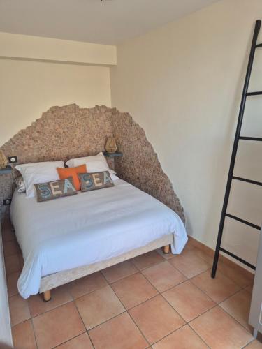 a bed with pillows on it in a room at Appartement Syrah in Collioure