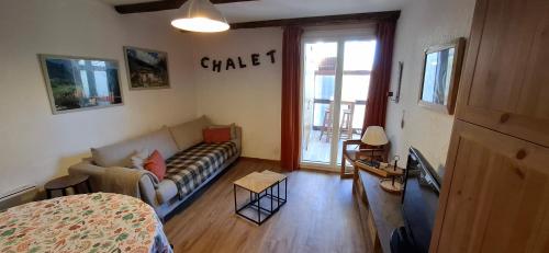 Photo de la galerie de l'établissement Charmant studio avec balcon - Le Sauze, à Enchastrayes