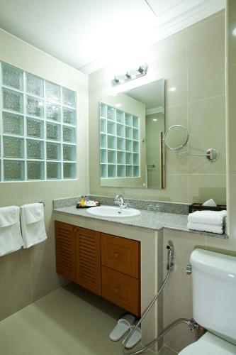a bathroom with a sink and a mirror at Baan Souy Resort in Pattaya South