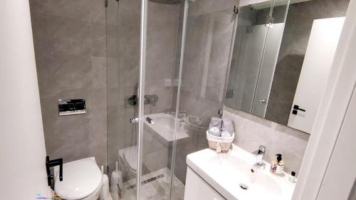 Ένα μπάνιο στο Ideal Appart Marsa Prestige Luxury Residence