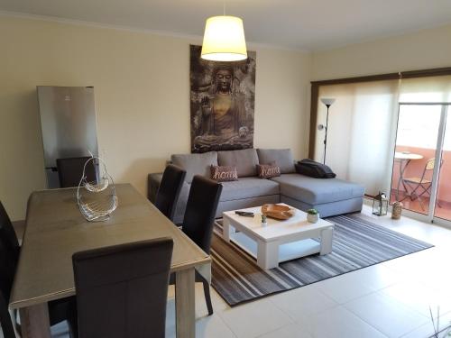 Χώρος καθιστικού στο T2 Alto Quintão