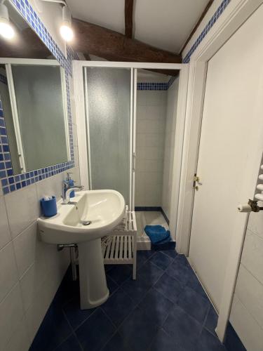 a bathroom with a sink and a shower at Casa Cost 3 in Vetralla