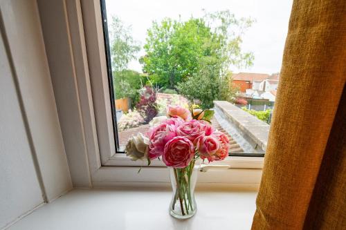 STELLA'S COTTAGE- Cute Traditional Home In South West By STAE-Homes photo 37