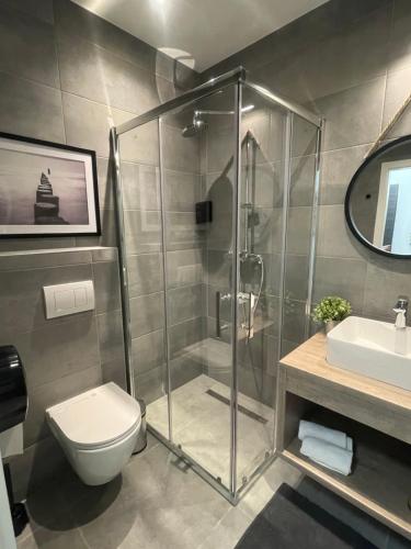Un baño de 4TREES Airport Apartments and Rooms