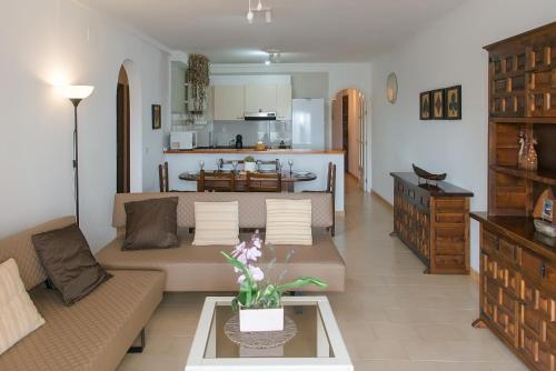 WELCS APARTAMENTO 243 EMP con terraza con vista