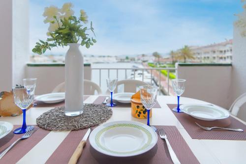 WELCS APARTAMENTO 243 EMP con terraza con vista