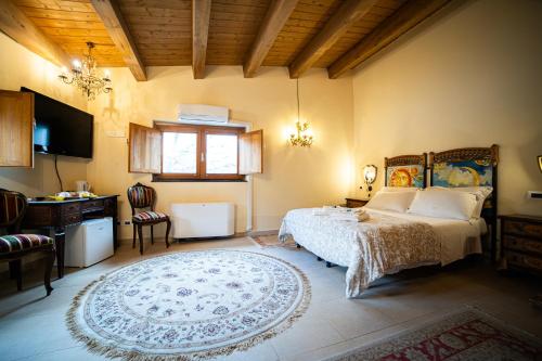 a bedroom with a bed and a table and a chair at Boscoscuro in Ragalna