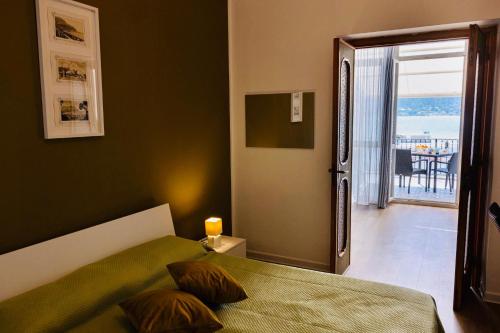 Кровать или кровати в номере beach front bliss mondello