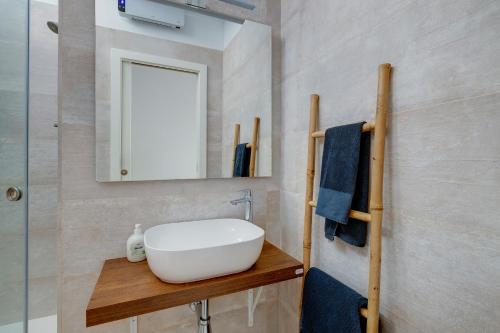 Bagno di Exclusive 2BR Valletta Apartment