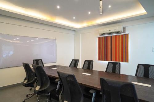 Zona business o sala de conferencias en Open Hotel by Olive - Langford Suites