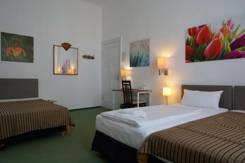 Postel nebo postele na pokoji v ubytování Hotel Ambert