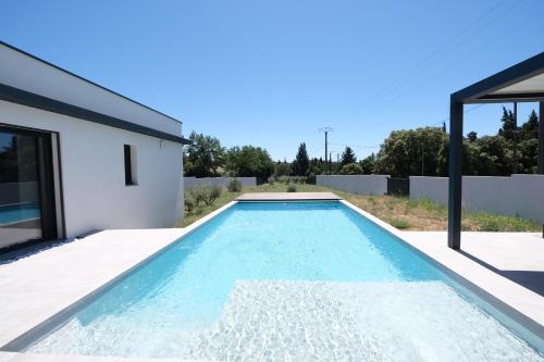 Photo de la galerie de l'établissement LS6-408 ERNO Villa contemporaine avec piscine privée 8 couchages à Chateauneuf de Gadagne - Proche d’Avignon, à Châteauneuf-de-Gadagne