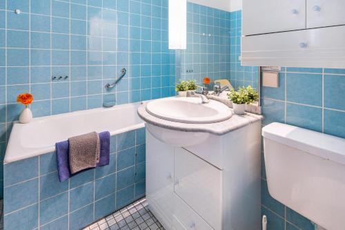 Ένα μπάνιο στο Ferienwohnung Adrion