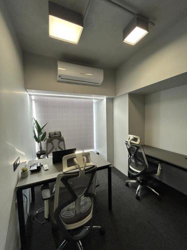Fotografie z fotogalerie ubytování Wibes Coworking Space v destinaci Súrat