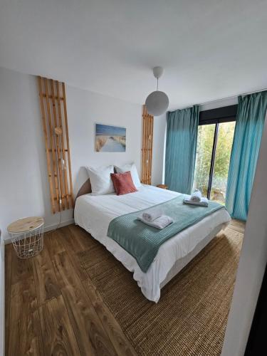 Photo de la galerie de l'établissement Hyères : superbe appartement presqu'île Giens, à Hyères