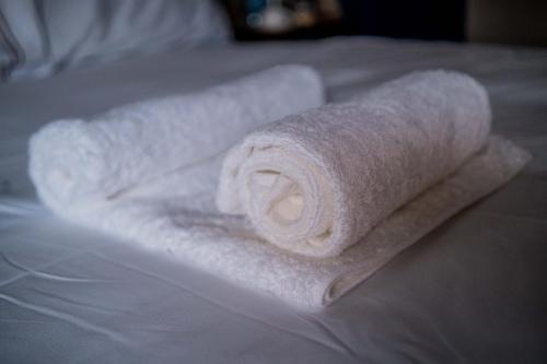 Ένα ή περισσότερα κρεβάτια σε δωμάτιο στο Loshina Guest House