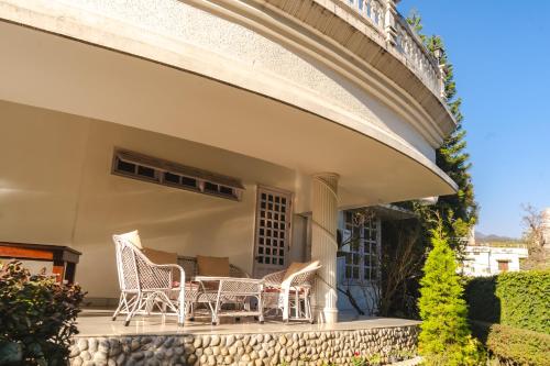 Balkón nebo terasa v ubytování Boutique Villa by Hotel Saffron Leaf