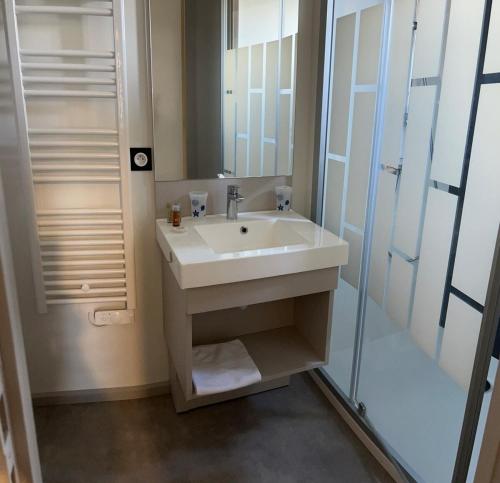 Ένα μπάνιο στο Bungalow à quinze minutes des plages