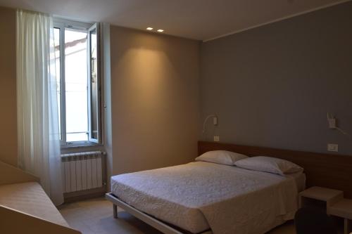 a bedroom with a bed and a window at Marinucci Rooms in Termoli