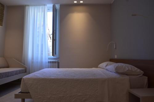 a bedroom with a bed and a window at Marinucci Rooms in Termoli