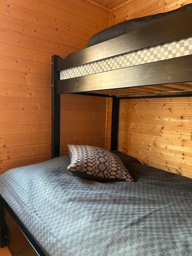 Ένα ή περισσότερα κρεβάτια σε δωμάτιο στο Cozy cabin in Eikedalen