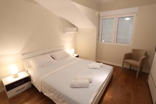 En eller flere senge i et værelse på Adriadome Apartments