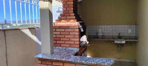 a brick wall with a sink in a building at Golden Dolphin Grand Hotel piscinas 24 hs MP in Caldas Novas
