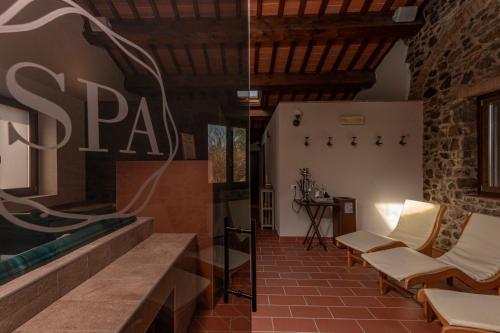 a room with chairs and a sign on the wall at Tenuta Il Cicalino in Massa Marittima