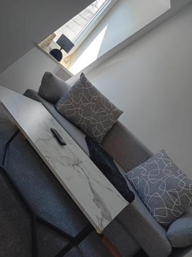 a living room with a couch with pillows at Stellas Monteurwohnungen in Crimmitschau