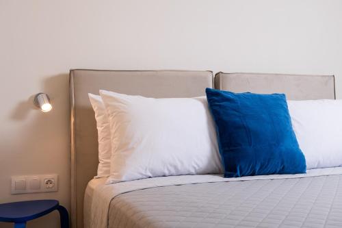 Postel nebo postele na pokoji v ubytování BARD apartments, Athens