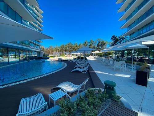 Piscina de la sau aproape de WAVEVIEW 5th Floor Dream View