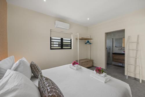 Ένα ή περισσότερα κρεβάτια σε δωμάτιο στο Infinity Blue villa met privézwembad, Mambo Beach