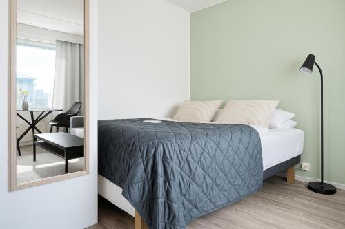 Katil atau katil-katil dalam bilik di Tammer Huoneistot - City Suite 1 - Sauna, Balcony & Free parking