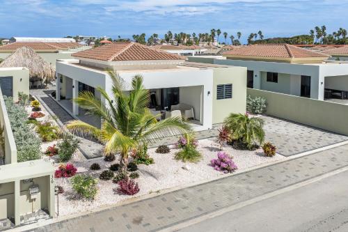 Infinity Blue villa met privézwembad, Mambo Beach