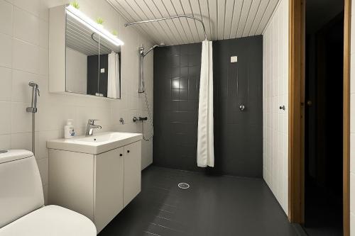 Bilik mandi di Tammer Huoneistot - City Suite 1 - Sauna, Balcony & Free parking