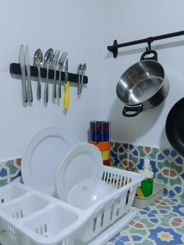 a kitchen counter with plates and utensils on a wall at Apartamento en centro histórico in Cartagena de Indias