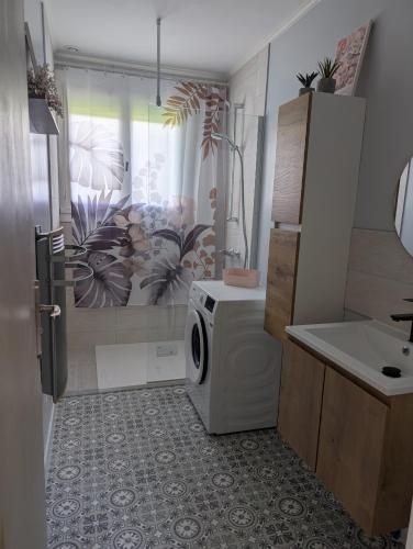 Ένα μπάνιο στο location cosy à 5 min du zoo et proche des châteaux