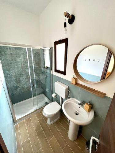 a bathroom with a toilet and a shower and a sink at Villa delle Stelle in Cassaro