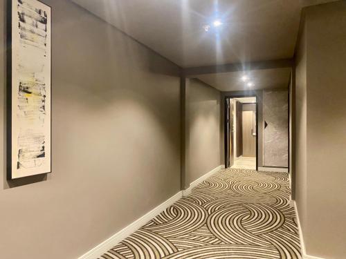 a hallway with a carpeted floor in a room at Coastlands Skye Hotel, Ridgeside, Umhlanga in Durban