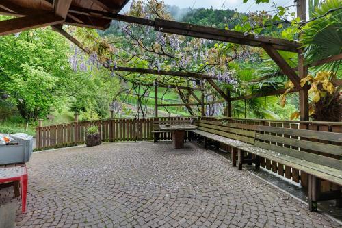 Κήπος έξω από το Altebnerhof Leifers
