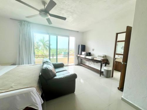 Postel nebo postele na pokoji v ubytování Estudio con WiFi, Netflix y Aire