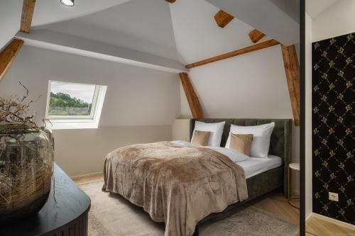 Una cama o camas en una habitación de Boutique Hotel by Maier - contactless check-in