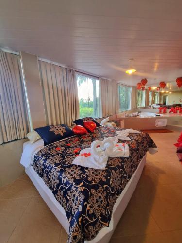 a bedroom with a large bed and a bath room at Refúgio Descanso com Pet Friendly 40 min de ÁGUAS CLARAS BRASÍLIA in Brasília