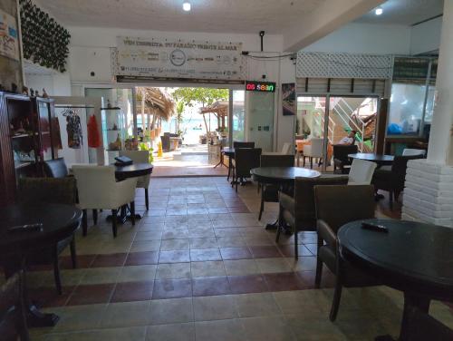 Restaurace v ubytování Dios es Fiel - Ali Hotel