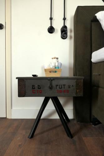 an old metal box on a stand in a room at Watertoren Hengelo in Hengelo